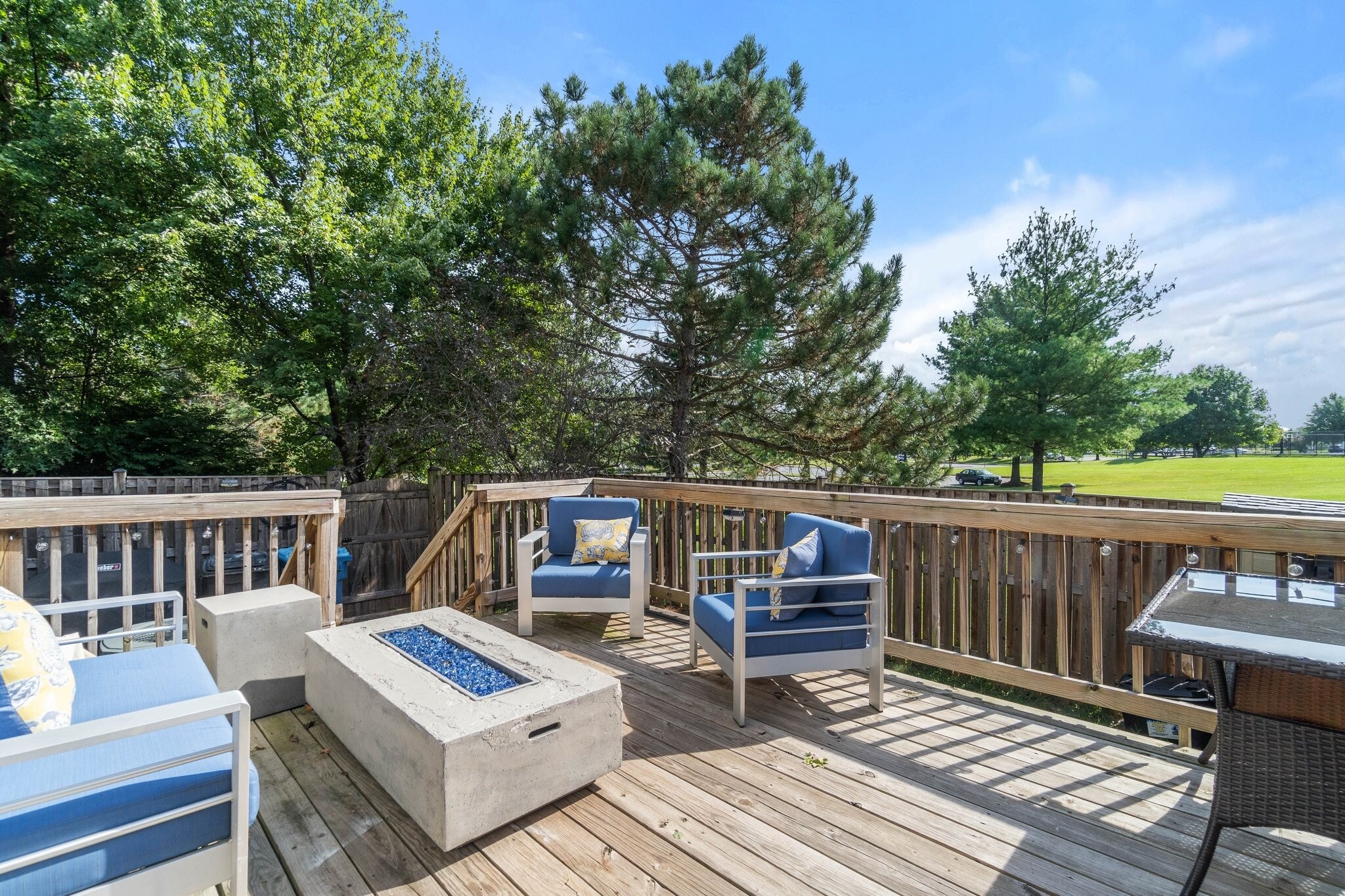 deck and fully fenced backyard - 44046 Aberdeen Ter