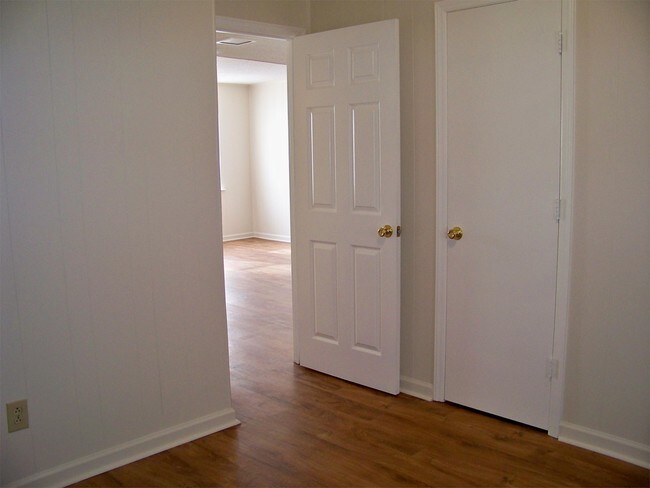 Building Photo - 210 Shipman Rd