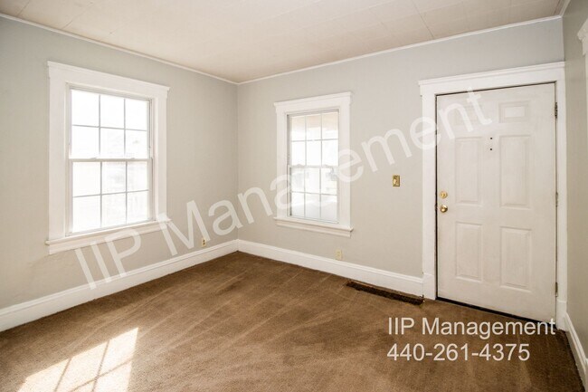 Building Photo - 9903 Sladden Ave