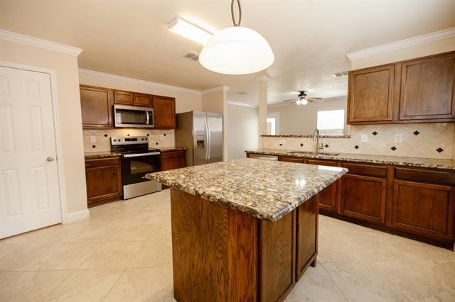 Building Photo - 1857 Shasta View Dr