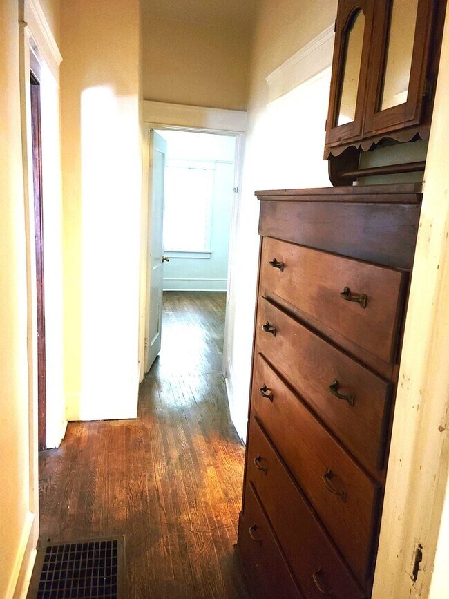 Building Photo - 1121 15th St