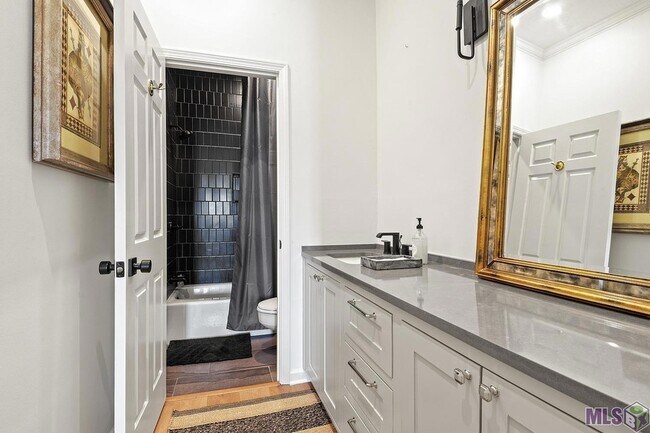 Building Photo - 7640 Lasalle Ave