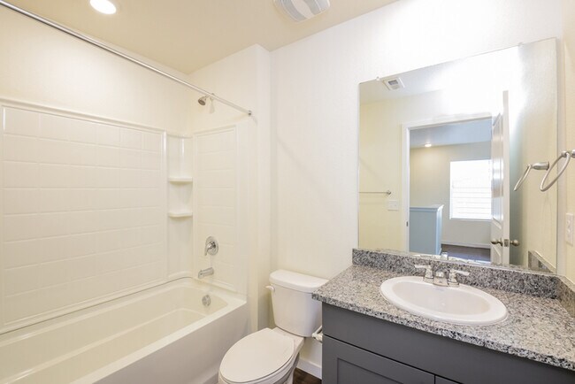 Building Photo - 13520 Oneida Ln