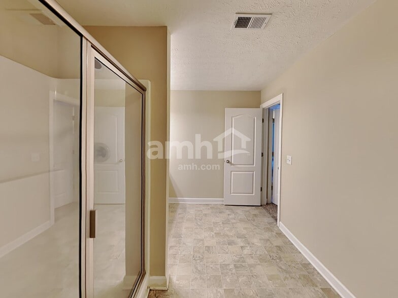 Building Photo - 886 Daybreak Dr