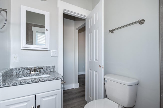 Building Photo - 5143 Washington St