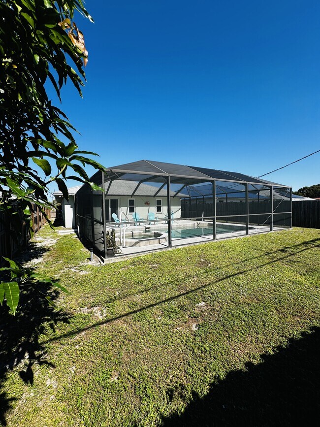 Building Photo - 840 104th Ave N