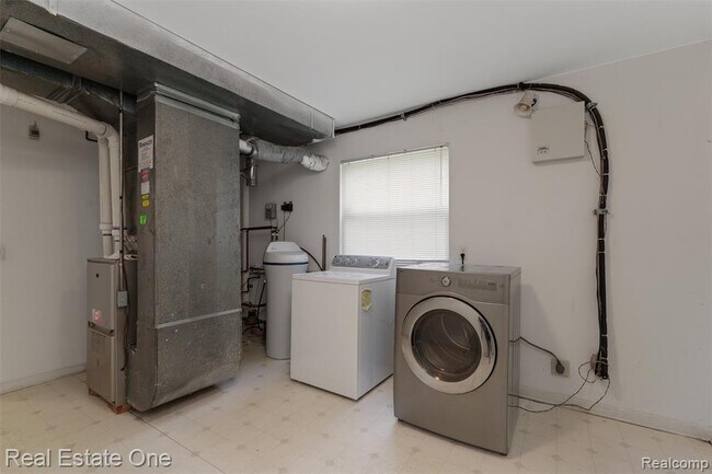 Building Photo - 4721 Carrington Dr