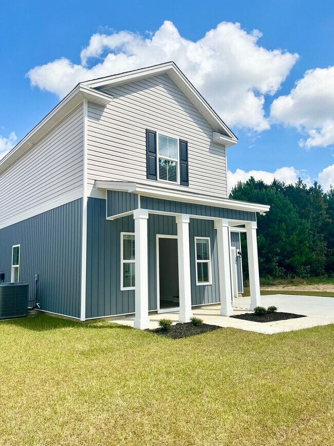 Building Photo - BEAUTIFUL NEW home!!! ??? 3 Bedrooms, 2.5 Baths with garage