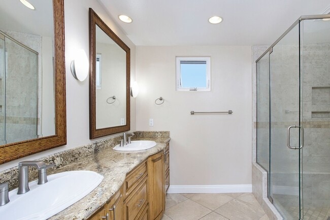 Building Photo - 218 Highland St