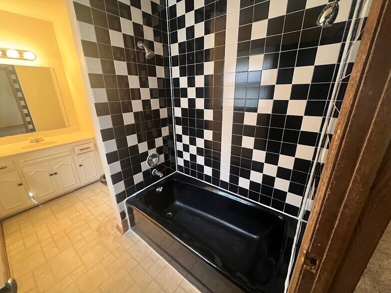 Building Photo - 7313 Farmington Way