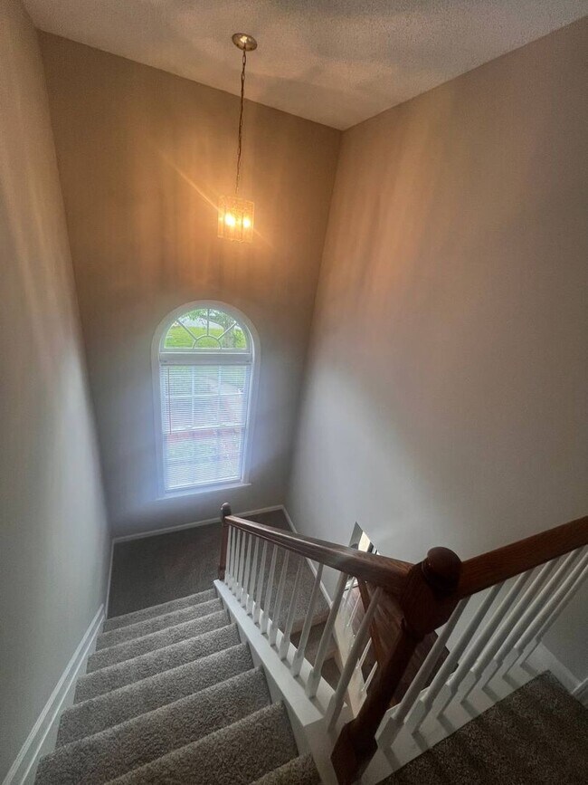 Building Photo - Charming 3-Bedroom Home with Endless Poten...