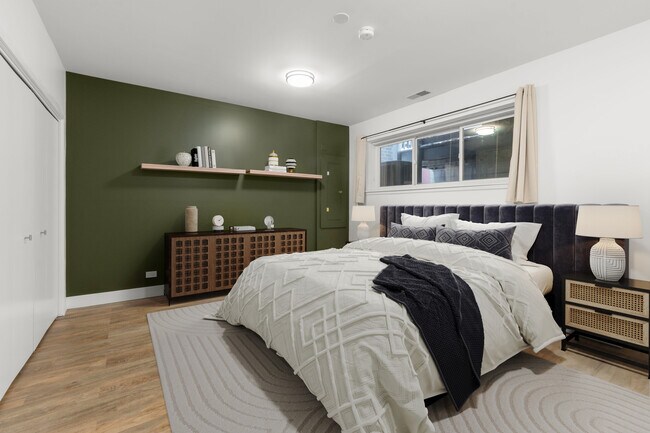 Building Photo - 1618 W Pierce Ave