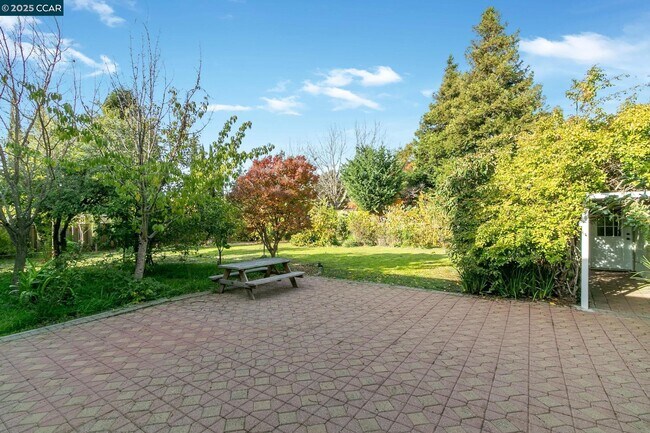 Building Photo - 732 Antiquity Dr