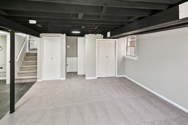 Building Photo - 7704 McVicker Ave