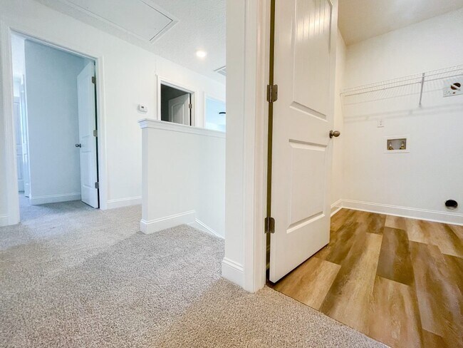 Building Photo - 549 Meloney Dr