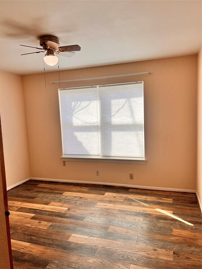 Building Photo - 201 E Noton St