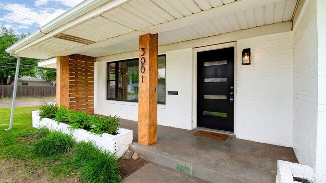 Building Photo - AVAILABLE FOR PRE-LEASE - Modern & Charming 3 Bedroom