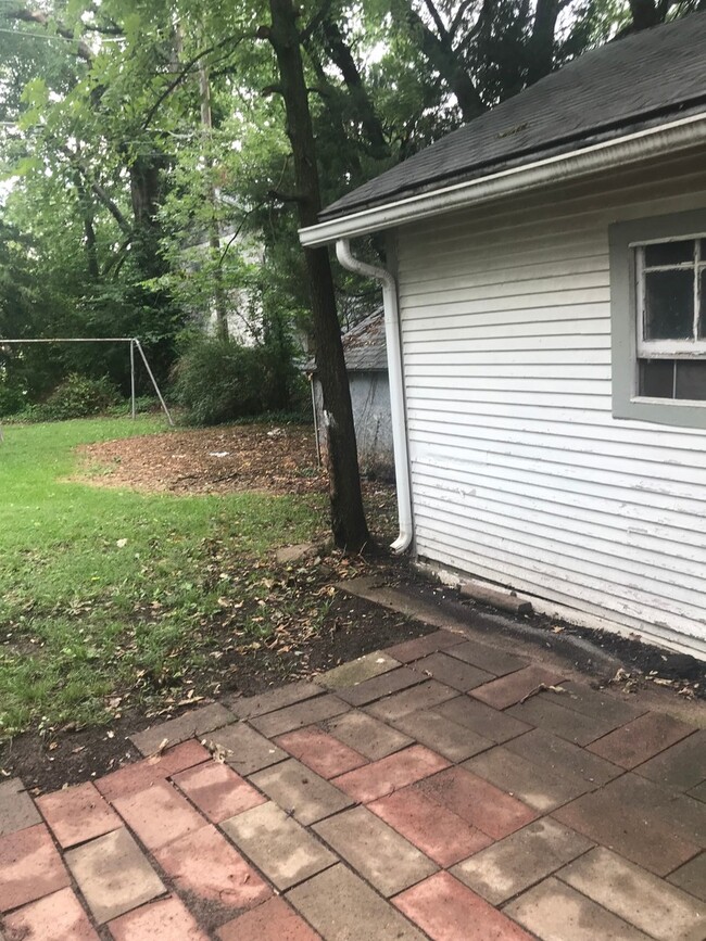 Building Photo - Very clean 3 bedroom/1 bath house in El Do...