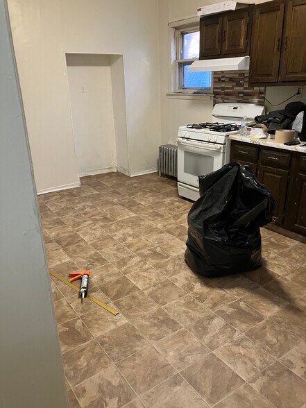 Building Photo - 48 Carlton Ave