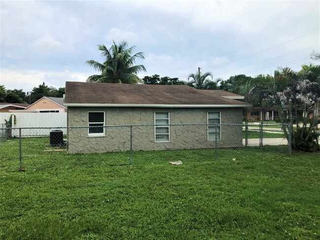 Building Photo - Cute & Cozy 2BD/2BA + Bonus Room Available...