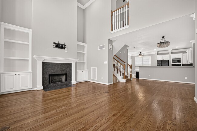 Building Photo - 1513 Roy St