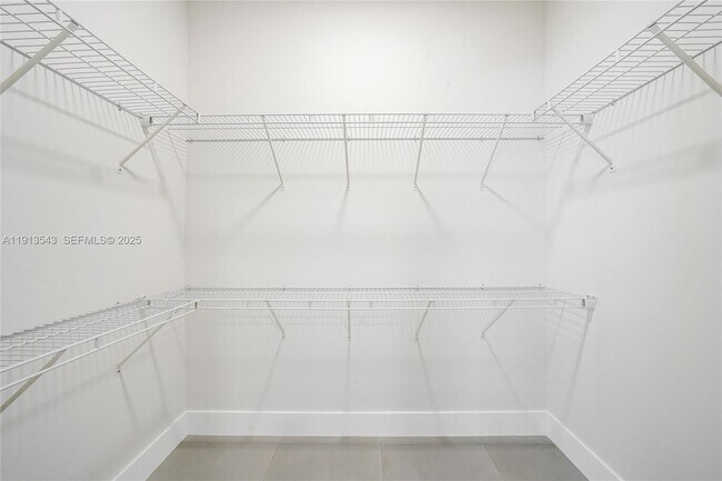 Building Photo - 4313 E 8th Ct