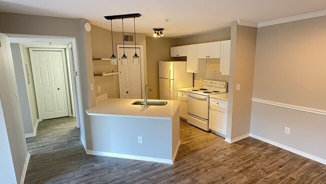Building Photo - Beautiful 1 bedroom condo for rent in Lake...