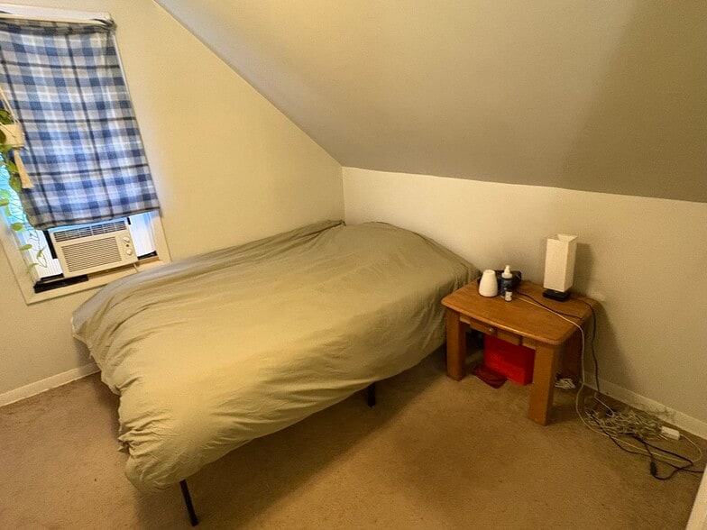 Building Photo - 837 Otto St