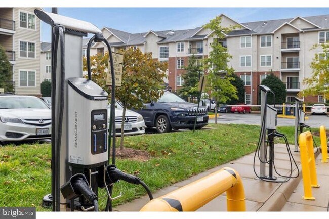 Building Photo - 1570 Spring Gate Dr.