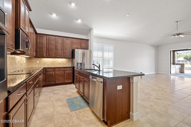 Building Photo - 663 S Lake Dr