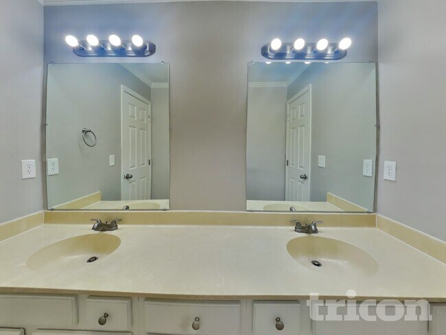 Building Photo - 6013 Rittenhouse Rd