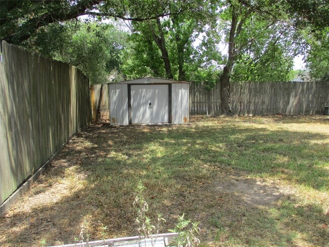 Building Photo - 7610 Lemma Dr
