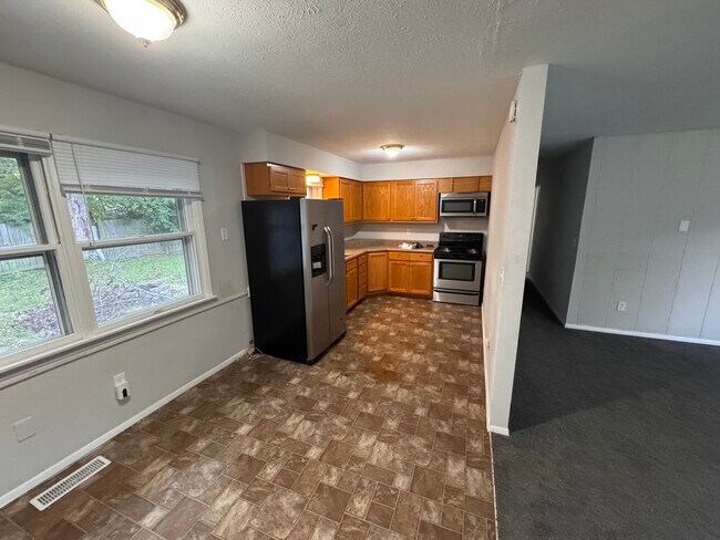 Building Photo - 514 S Pine St