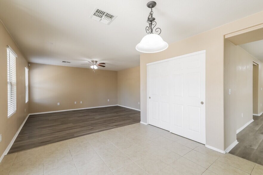 Building Photo - 11298 W Combine Dr