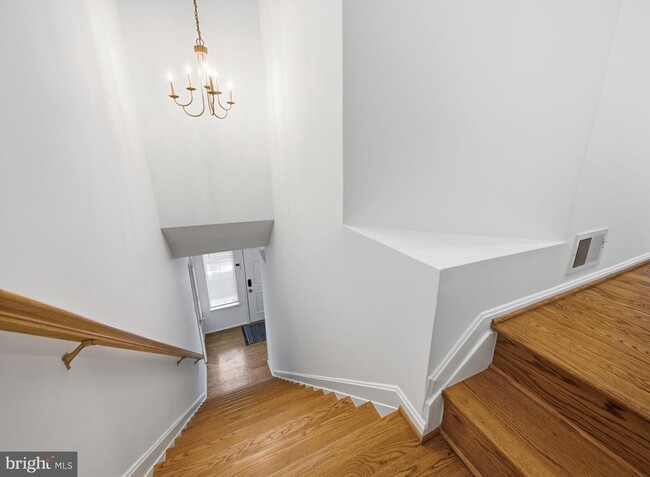 Building Photo - 10793 Symphony Way