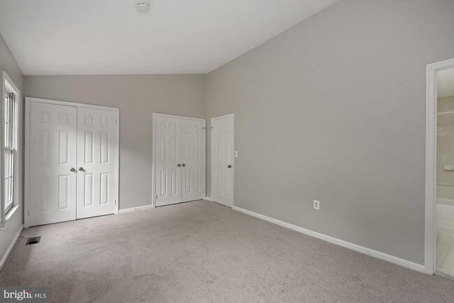 Building Photo - 10500 Grove Ridge Pl