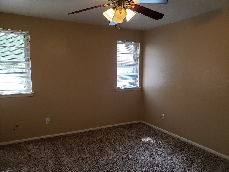 Building Photo - 106 W Silver Meadow Dr