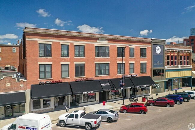 Primary Photo - 3 bedroom, 2 bath apartment located in the...