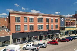 Building Photo - 3 bedroom, 2 bath apartment located in the...