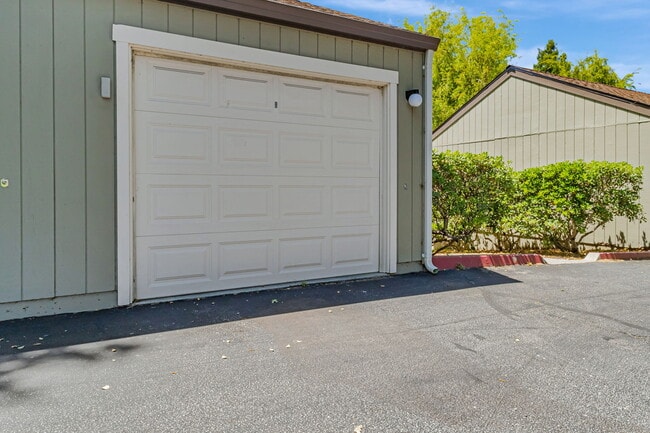 Building Photo - 111 Bean Creek Rd