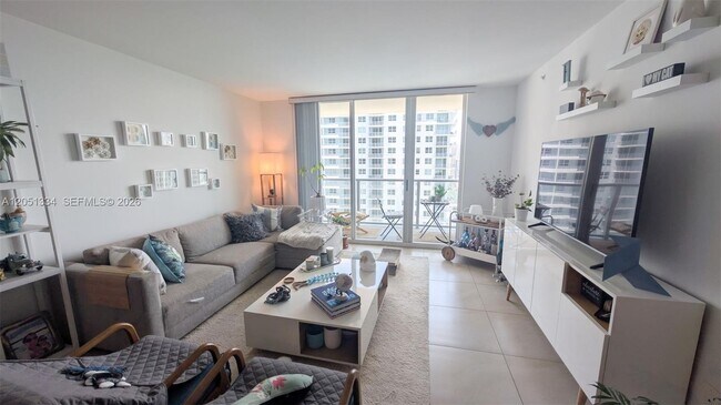 Building Photo - 1155 Brickell Bay Dr