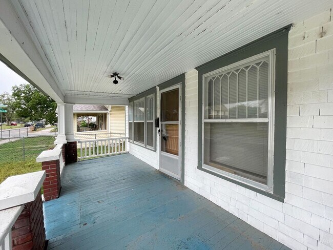 Building Photo - 3 Bed 1 Bath Home