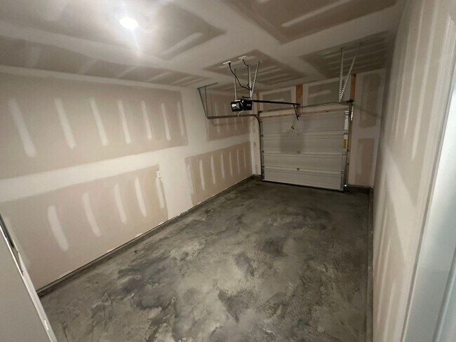 Building Photo - Brand New Construction Townhome with Pool!