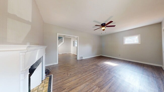 Building Photo - Updated 3 bedroom/1.5 bathroom, Single Fam...