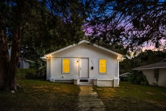 Building Photo - Newly Renovated 3 Bedroom 2 Bathroom Home