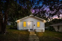 Building Photo - Newly Renovated 3 Bedroom 2 Bathroom Home