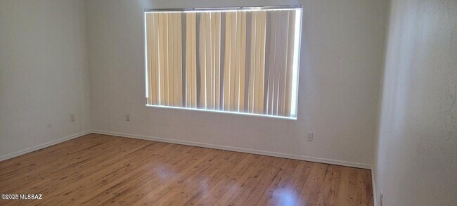 Building Photo - Northwest 4 Bedroom Pool Home