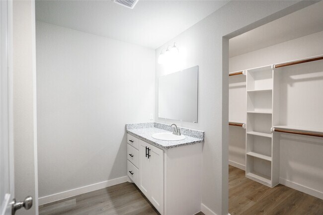 Building Photo - 2718 Baron Ave