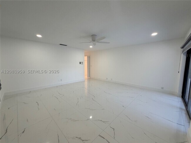 Building Photo - 2029 Greenview Cove Dr
