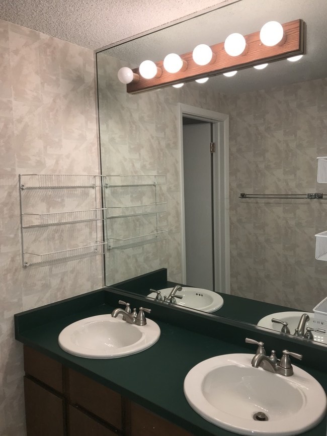 Building Photo - 2BD/1.5BA Boulder Condo *No Undergrads*
